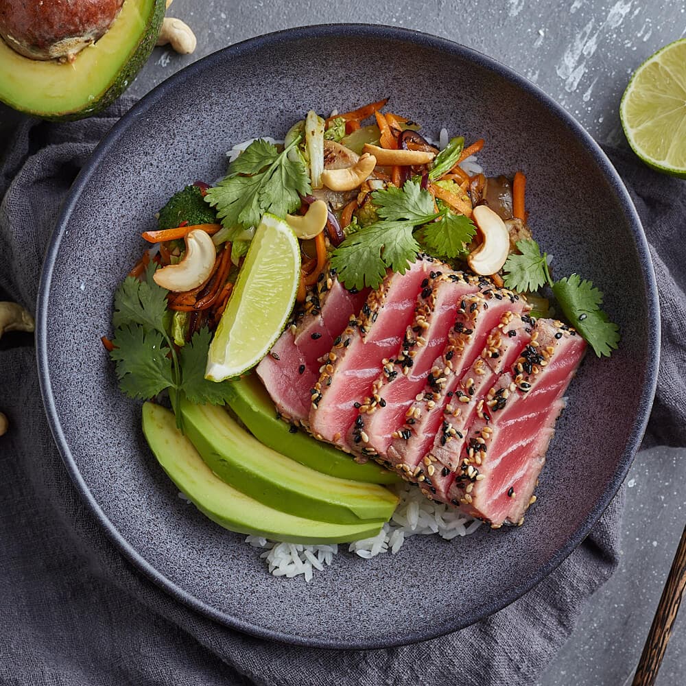 Боул с лососем и киноа